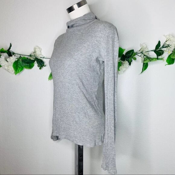 VINCE Ribbed Knit Turtle Neck Grey Top - Picture 4 of 7